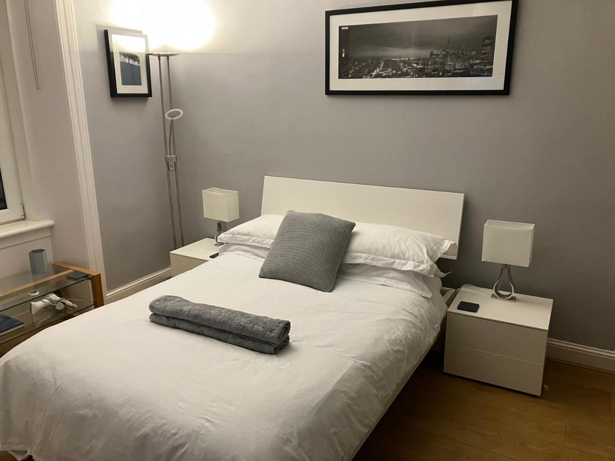 Next Door To Holyrood Palace And Arthur's Seat Bed & Breakfast EDI